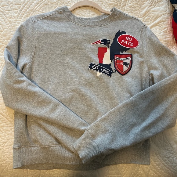 WEAR by Erin Andrews Patriots crewneck - Picture 1 of 3